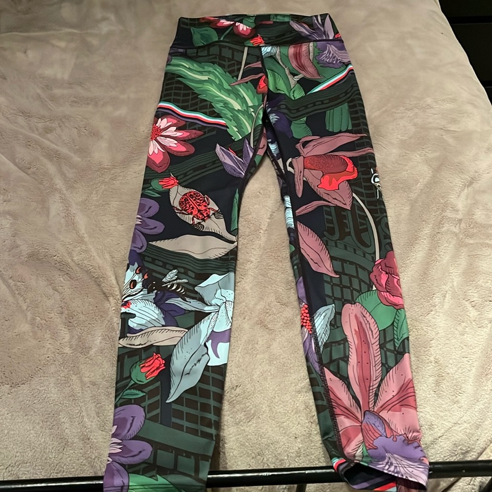 Nike Black Multicolor Floral Print Leggings